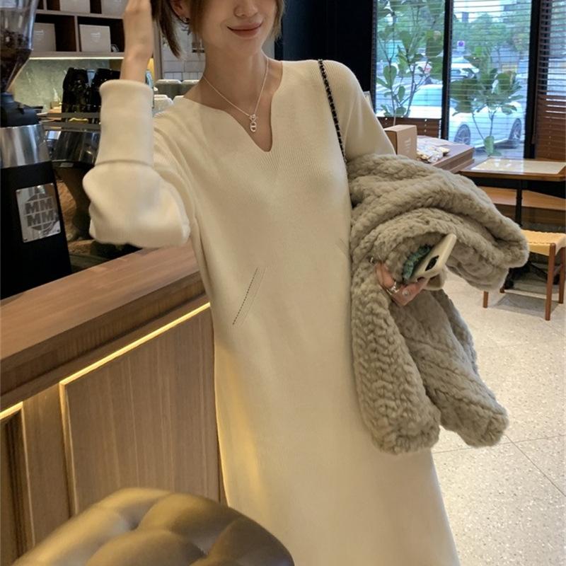 French temperament v-neck dress high-end Muse fan medium and long dress women s autumn and winter knitted sweater looks thin 49-83 (average size) білий
French temperament v-neck dress high-end Muse fan medium and long dress women s autumn and winter knitted sweater looks thin 49-83 (average size) білий