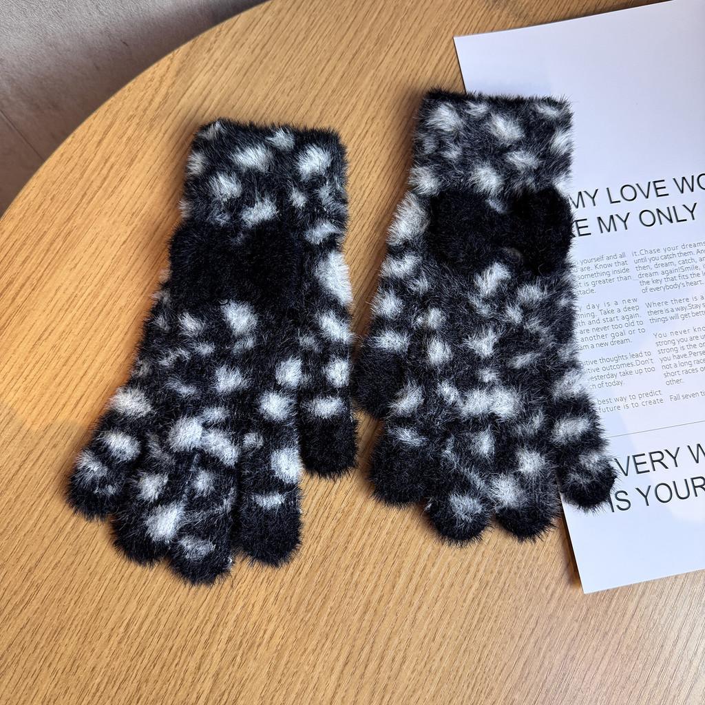 Winter Knit Touchscreen Gloves For Women With Mink Fabric For Fashionable Cold Weather чорний
Winter Knit Touchscreen Gloves For Women With Mink Fabric For Fashionable Cold Weather чорний