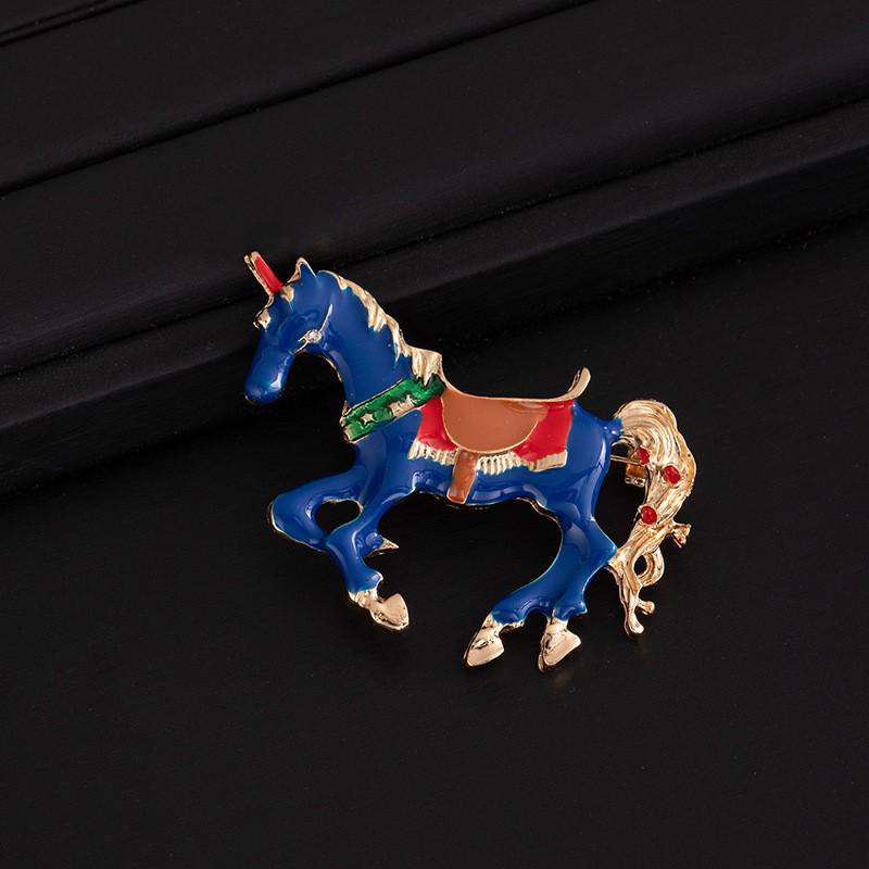 Elegant Zodiac Horse Brooch: Diamond-Inlaid Enamel Lapel Pin Accessory
Elegant Zodiac Horse Brooch: Diamond-Inlaid Enamel Lapel Pin Accessory