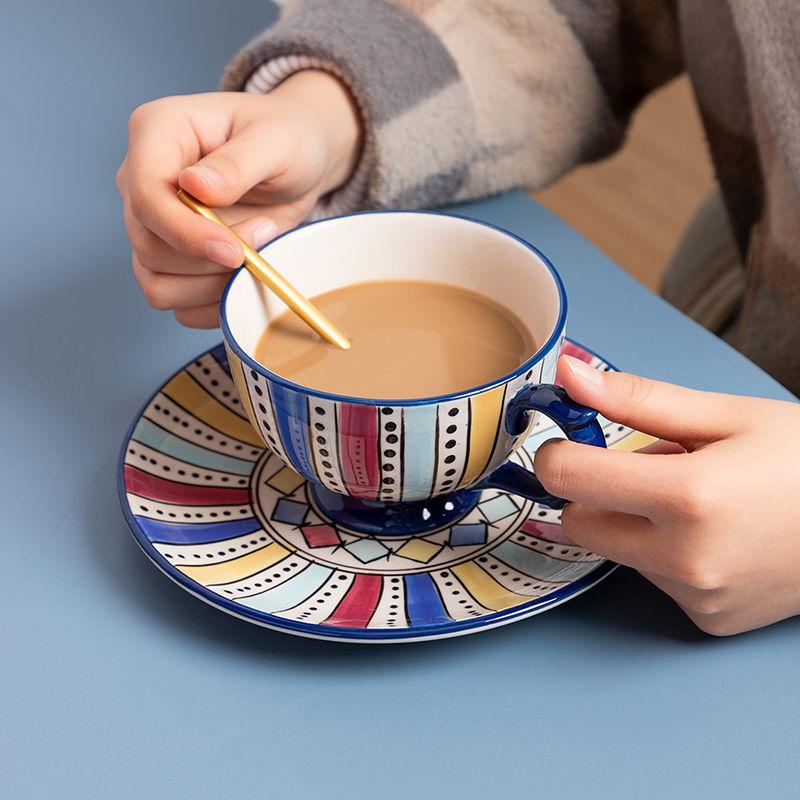 Новая модная керамическая чашка для кофе, домашняя американская, высокого класса, креативная, изысканная чашка для завтрака
Новая модная керамическая чашка для кофе, домашняя американская, высокого класса, креативная, изысканная чашка для завтрака