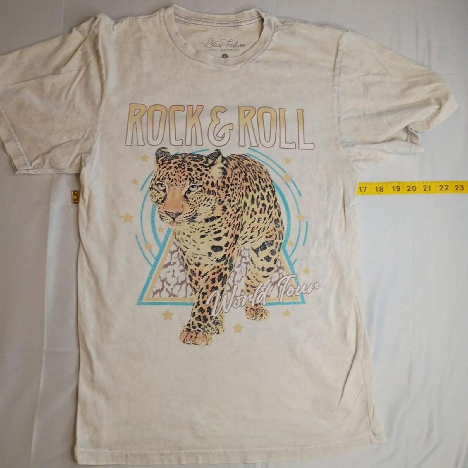 Rock and Roll World Tour white t-shirt with leopard graphic. Size S #rocknroll 5XL різнокольоровий
Rock and Roll World Tour white t-shirt with leopard graphic. Size S #rocknroll 5XL різнокольоровий