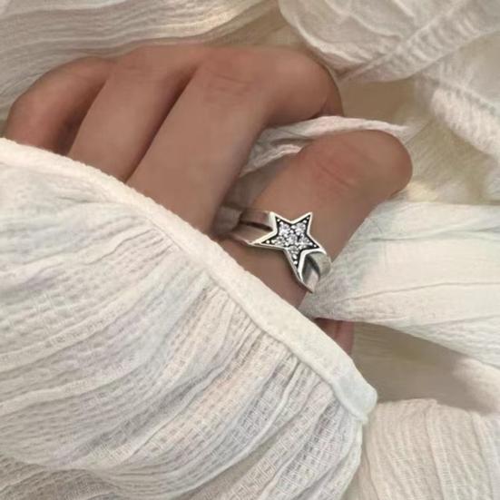 Женское кольцо, винтажное блестящее кольцо со стразами, регулируемый дизайн открытия, сверкающие декоративные подарки, женские нерегулярные пентаграммы
Женское кольцо, винтажное блестящее кольцо со стразами, регулируемый дизайн открытия, сверкающие декоративные подарки, женские нерегулярные пентаграммы