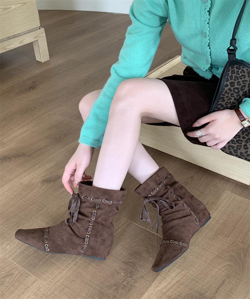 Folded pointed short boots women s autumn and winter new inner strap retro niche western cow boots thin strap stacking boots 39 темно-коричневого
Folded pointed short boots women s autumn and winter new inner strap retro niche western cow boots thin strap stacking boots 39 темно-коричневого