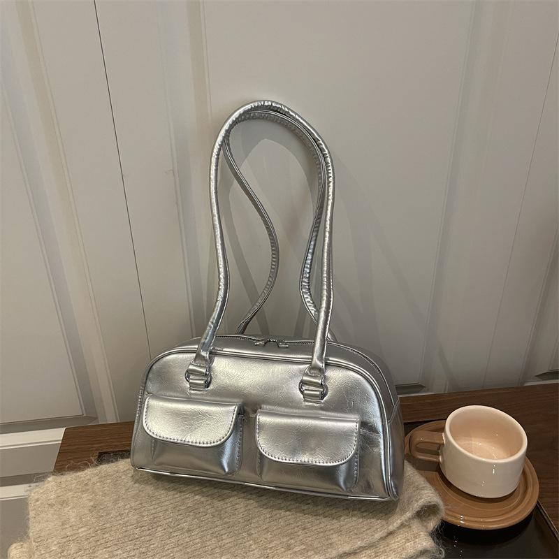 Stylish Korean Small Shoulder Bag Women Handle Bags Multi Pocket Casual Commute Fashi Simple and Casual Texture Bost Bag
Stylish Korean Small Shoulder Bag Women Handle Bags Multi Pocket Casual Commute Fashi Simple and Casual Texture Bost Bag