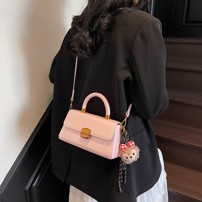 Premium retro bag women s bag new versatile messenger bag fashionable portable small square bag
Premium retro bag women s bag new versatile messenger bag fashionable portable small square bag