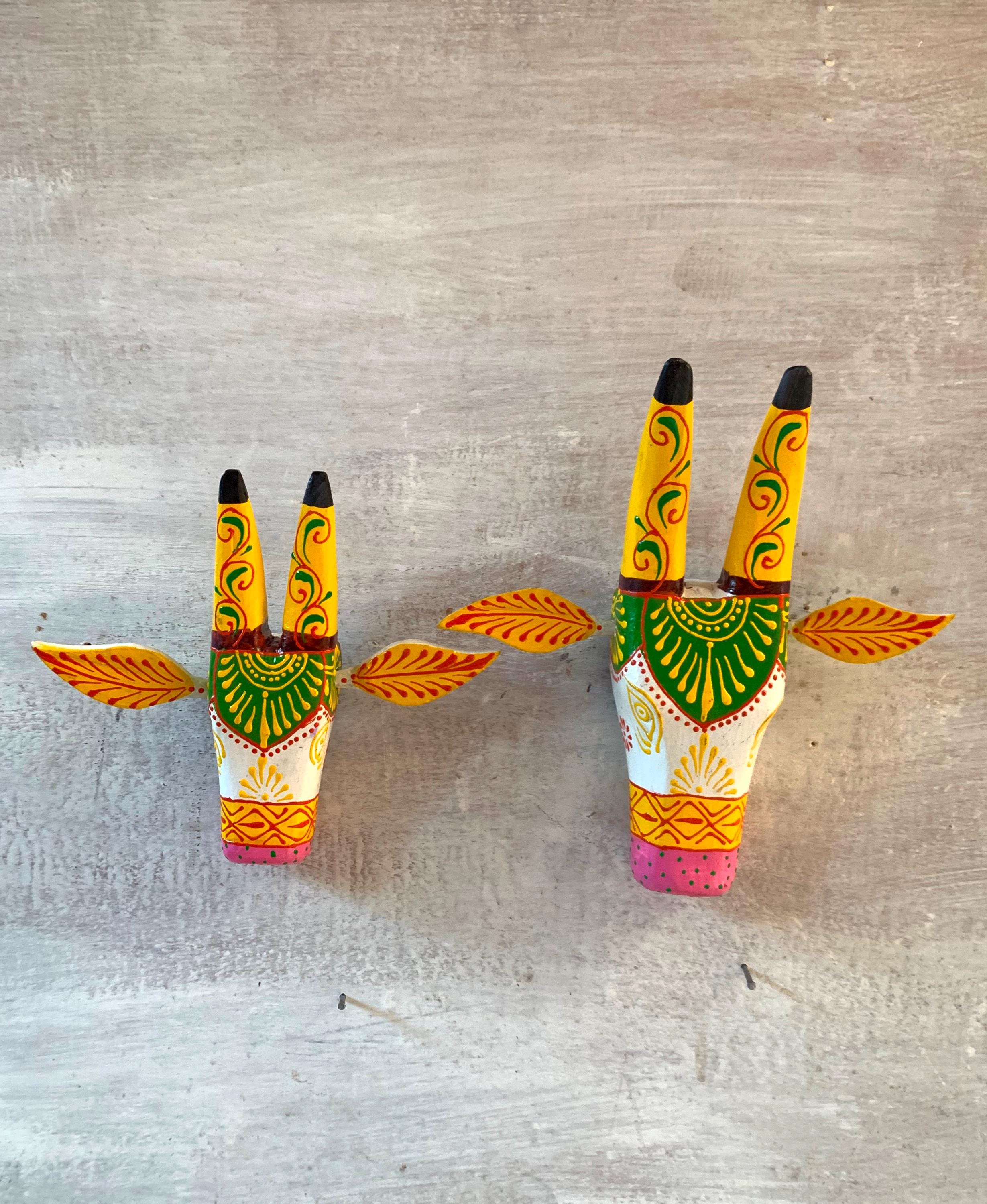 Hand-Painted Wooden Cow Head Wall Decor: Indian Farmhouse Art, Set of 2 18” X 9” X 24” (l x w x h) разноцветный
Hand-Painted Wooden Cow Head Wall Decor: Indian Farmhouse Art, Set of 2 18” X 9” X 24” (l x w x h) разноцветный