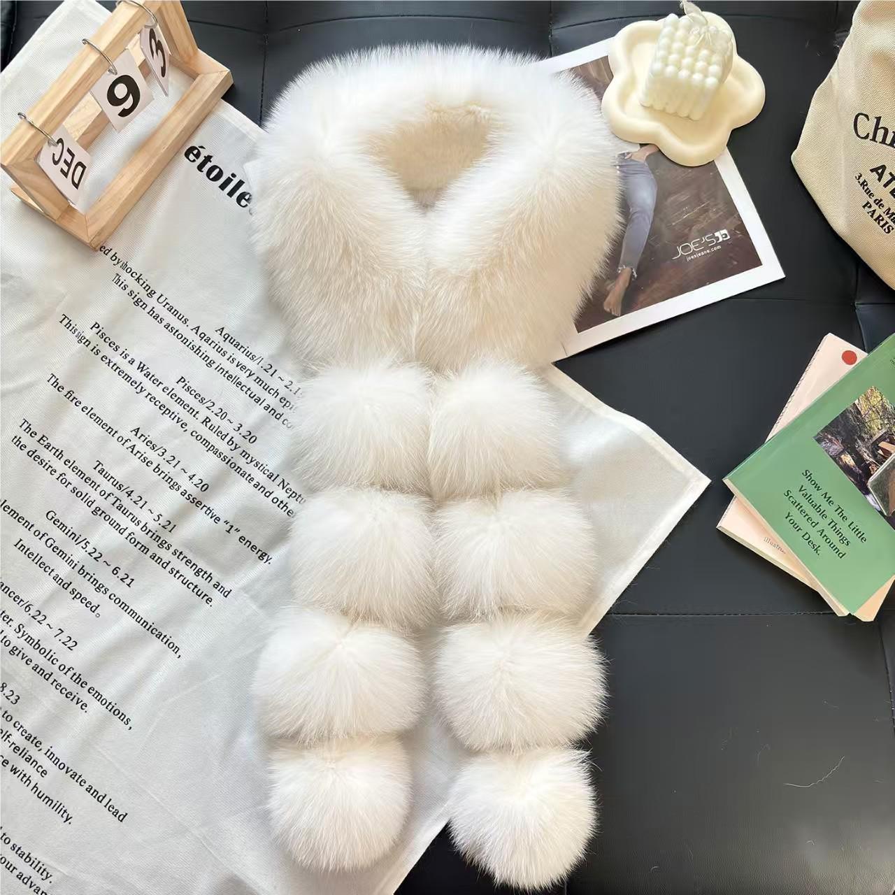 Korean-Style Magnetic Buckle Cross-Strap Faux Fox Fur Neck Warmer for Women - Autumn/Winter Scarf & Collar Protector 140
Korean-Style Magnetic Buckle Cross-Strap Faux Fox Fur Neck Warmer for Women - Autumn/Winter Scarf & Collar Protector 140