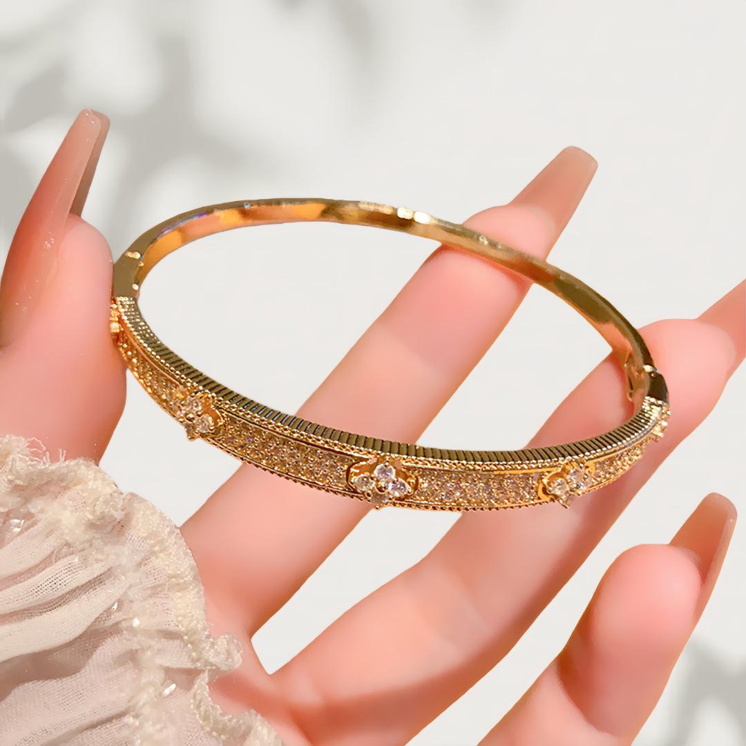 2026 Four-leaf Clover Zircon Flower Bracelet Light Luxury High-end Full Diamond Bracelet Commuting Versatile Temperament Jewelry 18CM
2026 Four-leaf Clover Zircon Flower Bracelet Light Luxury High-end Full Diamond Bracelet Commuting Versatile Temperament Jewelry 18CM