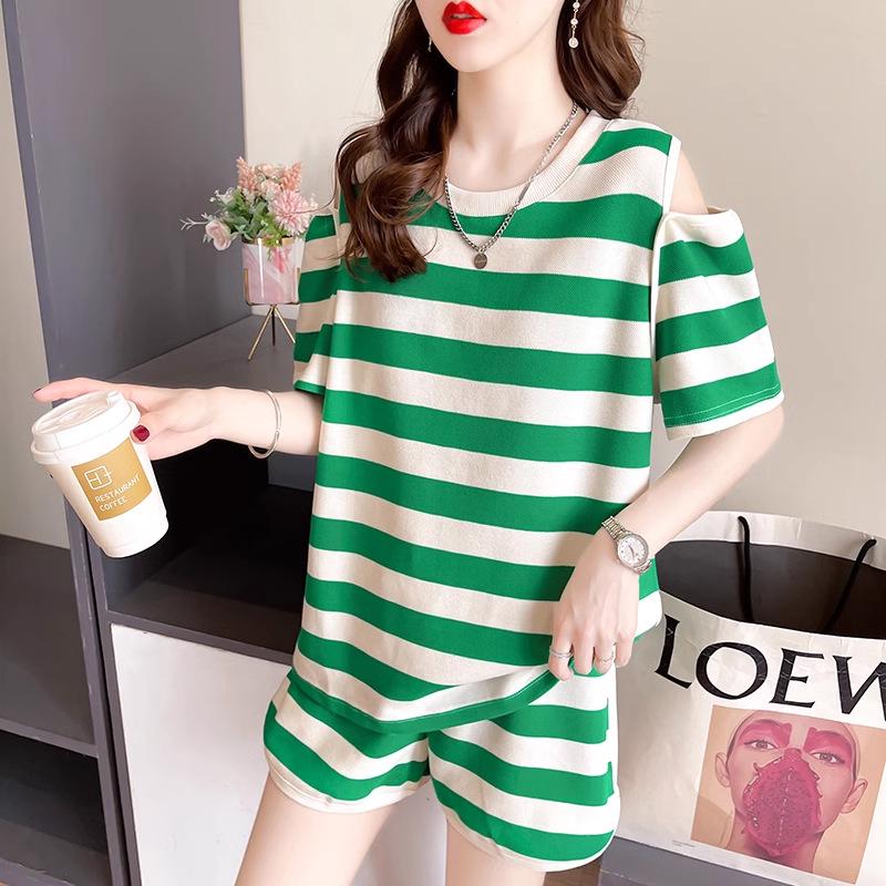 Женский повседневный летний спортивный комплект в корейском стиле: Топ с короткими рукавами и шорты, свободный крой, идеально подходит для студентов и бега XL зелёный
Женский повседневный летний спортивный комплект в корейском стиле: Топ с короткими рукавами и шорты, свободный крой, идеально подходит для студентов и бега XL зелёный