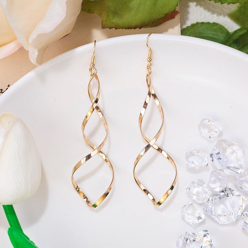 Simple and fashionable spiral earrings, earrings, line temperament niche design ins women s earrings batch
Simple and fashionable spiral earrings, earrings, line temperament niche design ins women s earrings batch