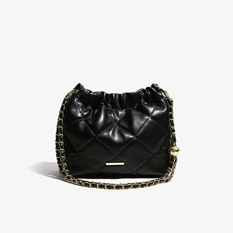 Commuter Chain Crossbody Bag With Car Suture Line Detailing And Soft To Medium Hardness чорний
Commuter Chain Crossbody Bag With Car Suture Line Detailing And Soft To Medium Hardness чорний