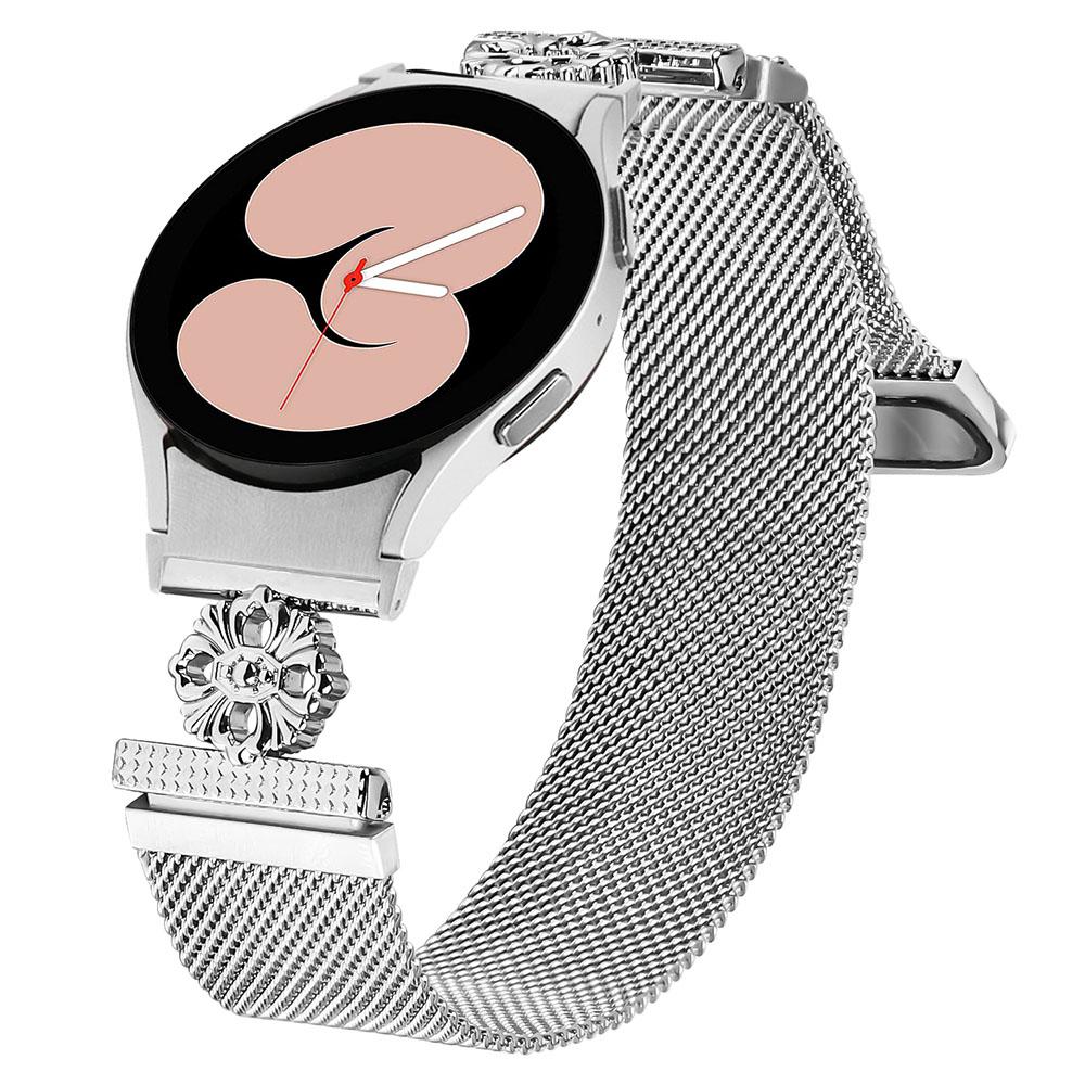 Для Samsung Galaxy Watch 5 Pro/Watch 5/Watch4 Міланський ремінець для годинника Квітковий ремінець з нержавіючої сталі з конектором Silver
Для Samsung Galaxy Watch 5 Pro/Watch 5/Watch4 Міланський ремінець для годинника Квітковий ремінець з нержавіючої сталі з конектором Silver
