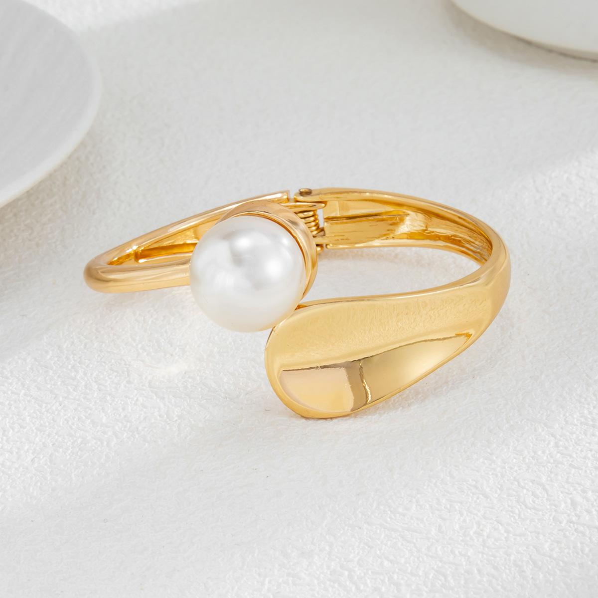 DIEZI Hip Hop Heavy Metal Irregular Cuff Bangles Exaggerated Geometric Imitation Pearl Spring Bangles Women Bracelet Men Jewelry
DIEZI Hip Hop Heavy Metal Irregular Cuff Bangles Exaggerated Geometric Imitation Pearl Spring Bangles Women Bracelet Men Jewelry