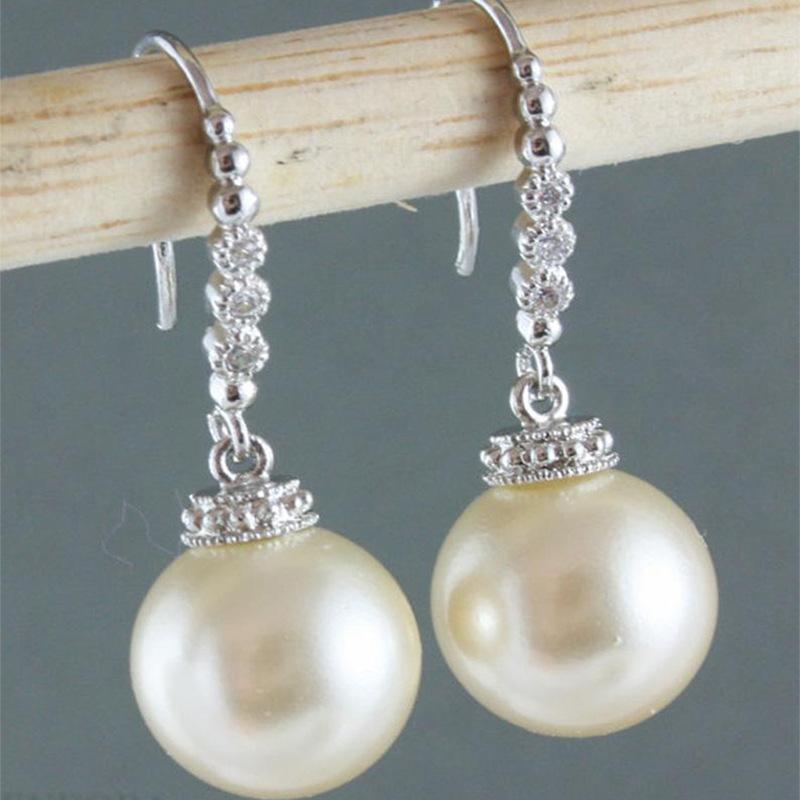 2026 New Korean Style Street Photography New Pearl Earrings for Women, Simple and Versatile Design, High End Trendy Zircon
2026 New Korean Style Street Photography New Pearl Earrings for Women, Simple and Versatile Design, High End Trendy Zircon