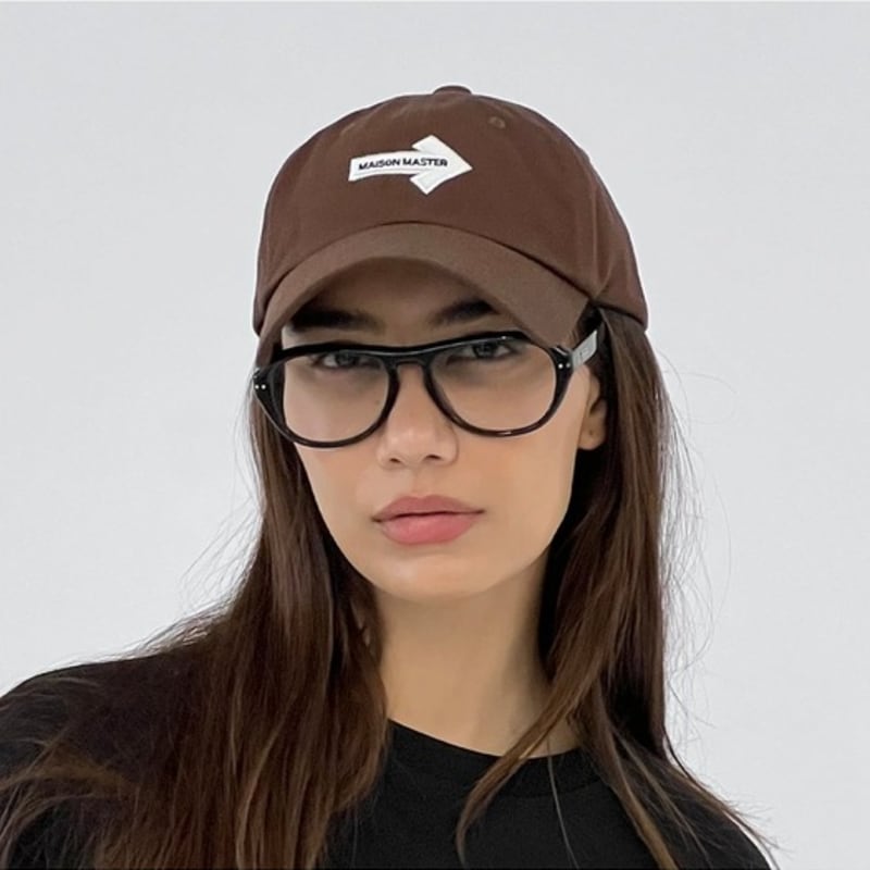 MAISON MASTER Бейсболка с маленькой стрелкой RED
MAISON MASTER Бейсболка с маленькой стрелкой RED