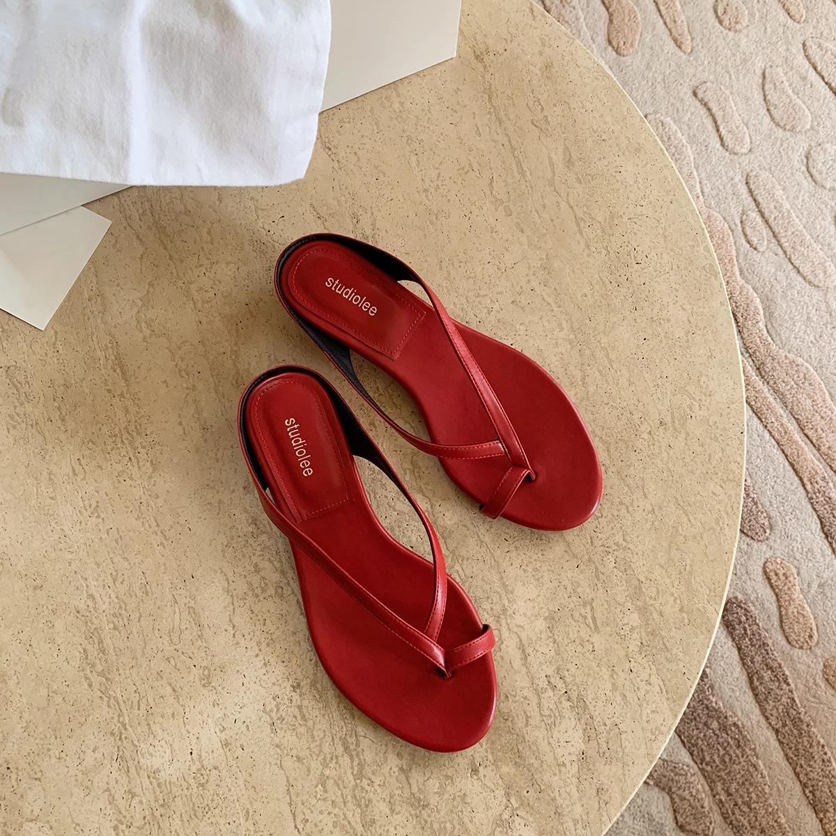 Genuine leather! Temperament set of toe slippers for women s summer wear, minimalist round head thick heel sandals. 35
Genuine leather! Temperament set of toe slippers for women s summer wear, minimalist round head thick heel sandals. 35