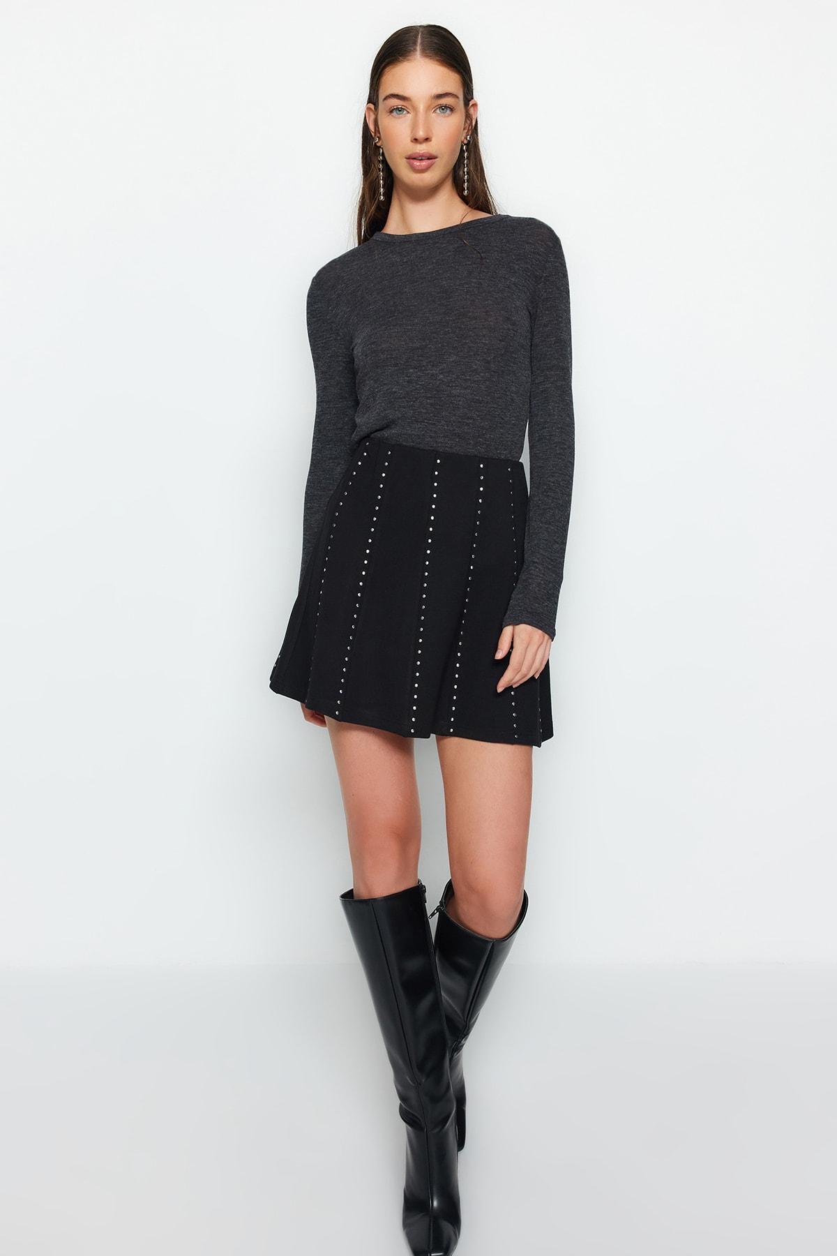 Women s Skirt Fashion New Season Black Stone Accessories Mini Skater Knitted Skirt with Waist
Women s Skirt Fashion New Season Black Stone Accessories Mini Skater Knitted Skirt with Waist