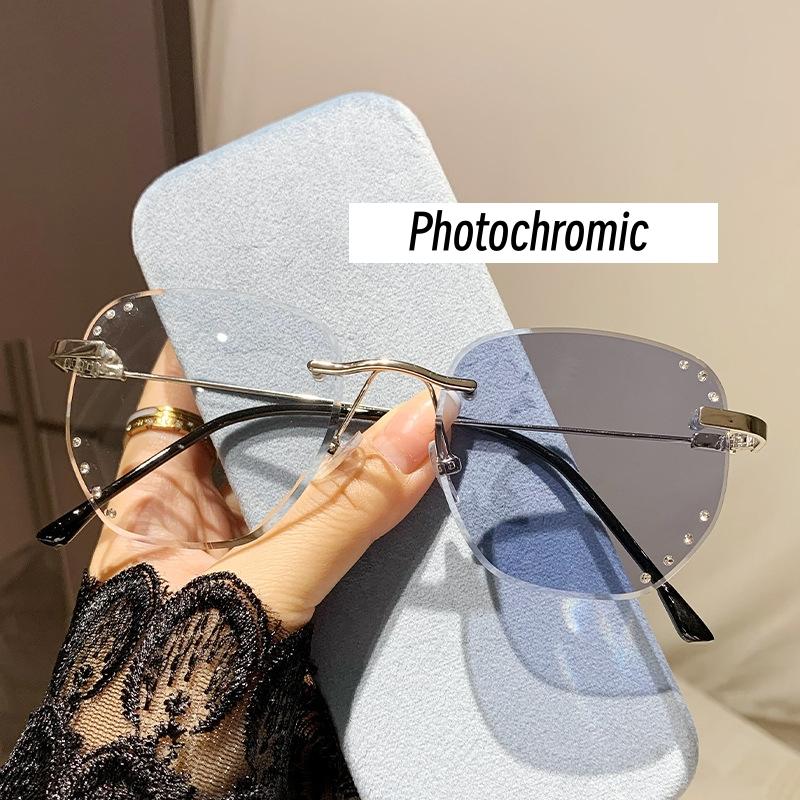 Модные женские цветные меняющие близорукость очки фотохромные очки для близорукости модные безободковые готовые компьютерные очки от 0 до -4.0
Модные женские цветные меняющие близорукость очки фотохромные очки для близорукости модные безободковые готовые компьютерные очки от 0 до -4.0