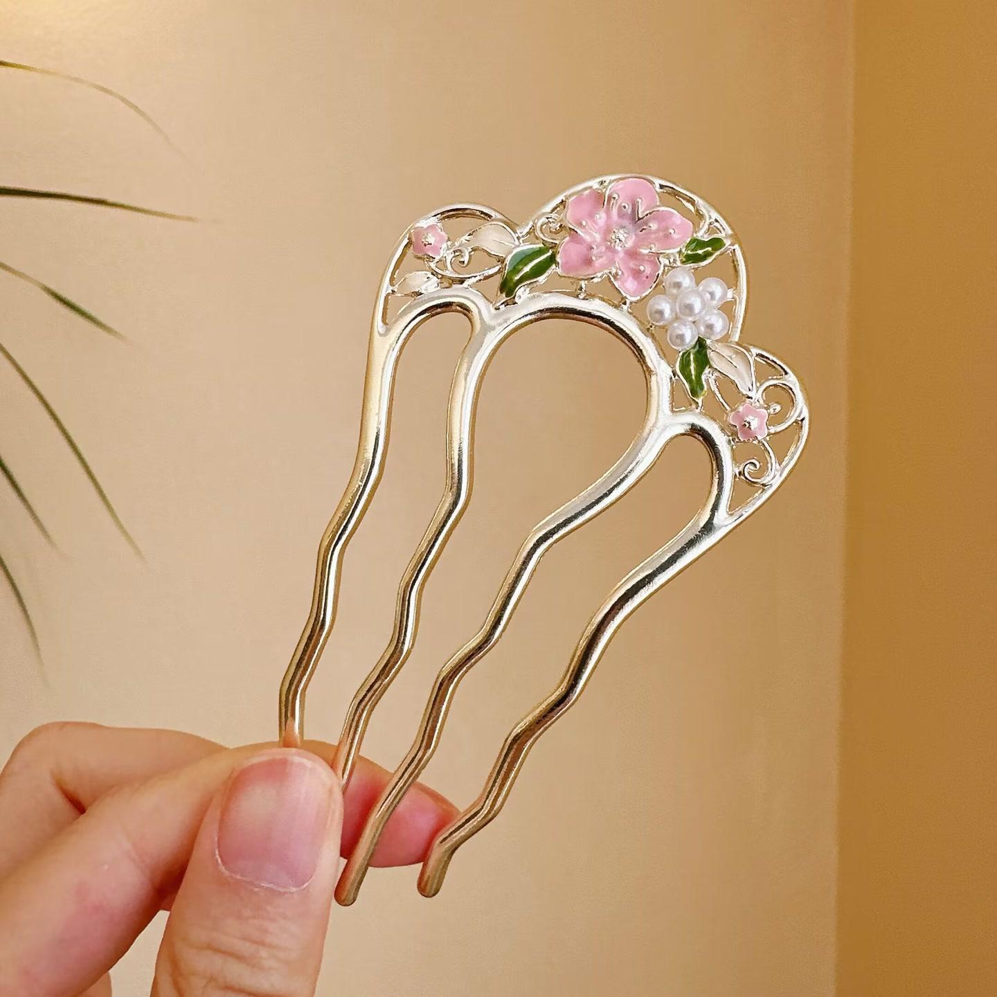 Chic U-Shaped Four-Pronged Hairpin for Versatile Updos
Chic U-Shaped Four-Pronged Hairpin for Versatile Updos