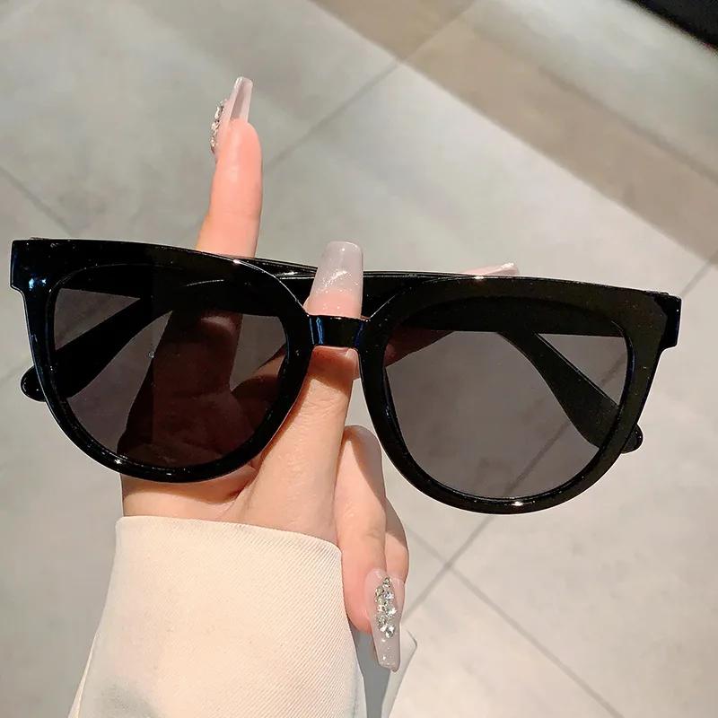 Classic Retro Sunglasses Women For Men Fashion Vintage Sun Glasses Luxury Brand Designer Punk Popular Elegant Y2K Shades UV400
Classic Retro Sunglasses Women For Men Fashion Vintage Sun Glasses Luxury Brand Designer Punk Popular Elegant Y2K Shades UV400