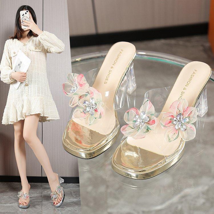 2025 summer new Korean version of sweet flower one-word transparent crystal and sandals thick heel high heel cool slippers women 39 золотий
2025 summer new Korean version of sweet flower one-word transparent crystal and sandals thick heel high heel cool slippers women 39 золотий