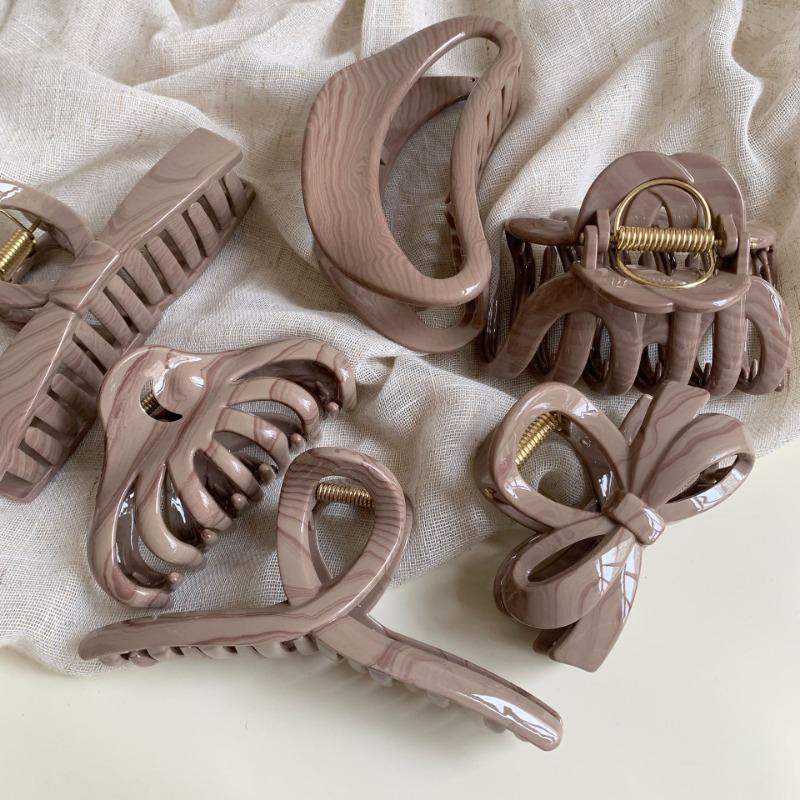 1Pc Women Girls Hair Claws Clip Large Size Geometric Hair Clips Hairpins Crab Barrettes Fashion Ornament Female Hair Accessories 9.5*5cm
1Pc Women Girls Hair Claws Clip Large Size Geometric Hair Clips Hairpins Crab Barrettes Fashion Ornament Female Hair Accessories 9.5*5cm