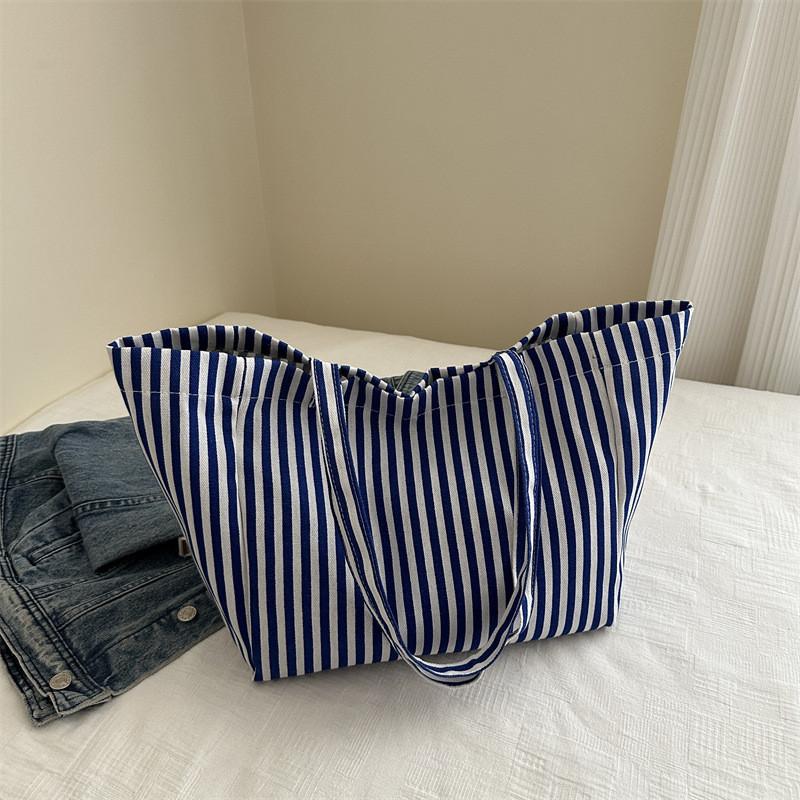 Versatile Canvas Tote Bag In Various Colors Featuring Elegant Design And Comfortable Fit For Daily Use синій
Versatile Canvas Tote Bag In Various Colors Featuring Elegant Design And Comfortable Fit For Daily Use синій