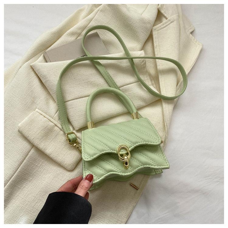 Chain women s bag premium texture 2024 spring hot simple versatile messenger bag light luxury niche diamond shoulder bag зелёный
Chain women s bag premium texture 2024 spring hot simple versatile messenger bag light luxury niche diamond shoulder bag зелёный