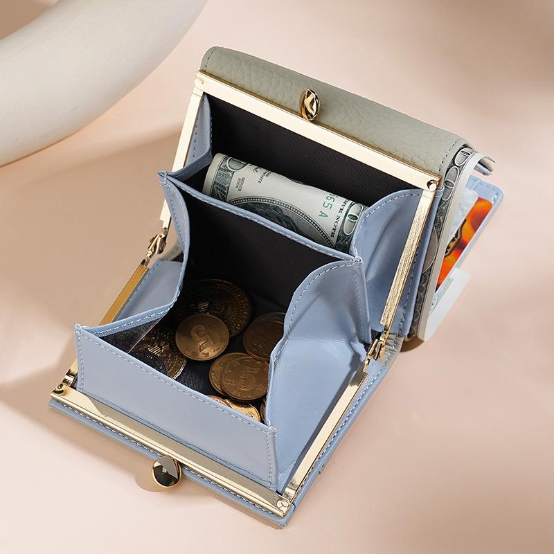 Women Kiss Lock Wallet Short Leather Kiss Clasp Metal Frame Coin Purse Small Card Holder Rfid Blocking Trifold Wallets for Women
Women Kiss Lock Wallet Short Leather Kiss Clasp Metal Frame Coin Purse Small Card Holder Rfid Blocking Trifold Wallets for Women