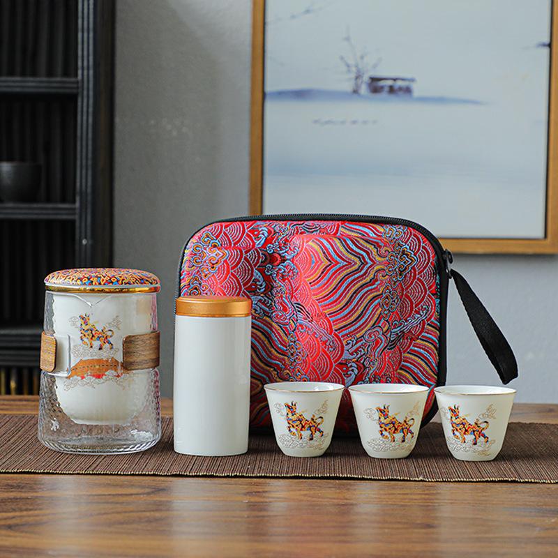 Дехуаский керамический чайный набор Kuaike Cup Yilu — это ваш креативный дорожный чайный набор, который можно фильтровать и носить с собой.