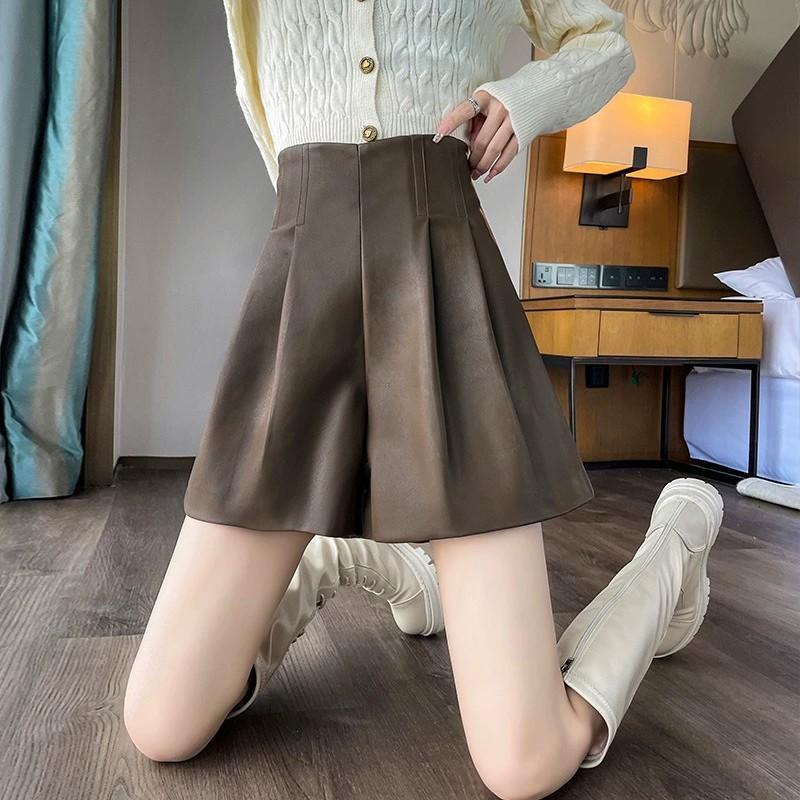 Women s Fall Winter High Waisted A-Line Pear Shape Petite Casual Outer Wear PU Leather Shorts Black Mini Shorts Versatile Slim Fit Hot Pants 4XL темно-коричневого кольору
Women s Fall Winter High Waisted A-Line Pear Shape Petite Casual Outer Wear PU Leather Shorts Black Mini Shorts Versatile Slim Fit Hot Pants 4XL темно-коричневого кольору