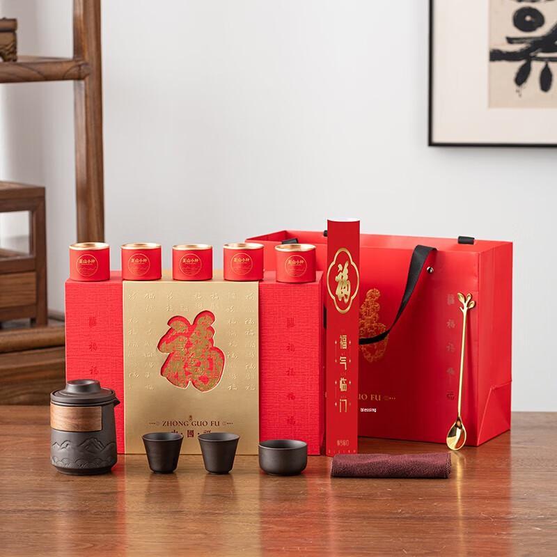 Набор для чая «Тысяча ли рек и гор» в подарочной коробке
Набор для чая «Тысяча ли рек и гор» в подарочной коробке