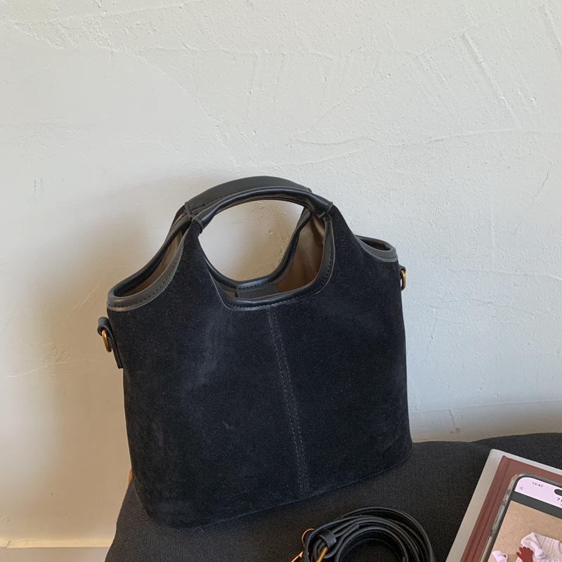 Модная портативная сумка-ведро женская 2025 новая ретро сумка через плечо простая высококлассная дорожная сумка-мессенджер оптом
Модная портативная сумка-ведро женская 2025 новая ретро сумка через плечо простая высококлассная дорожная сумка-мессенджер оптом