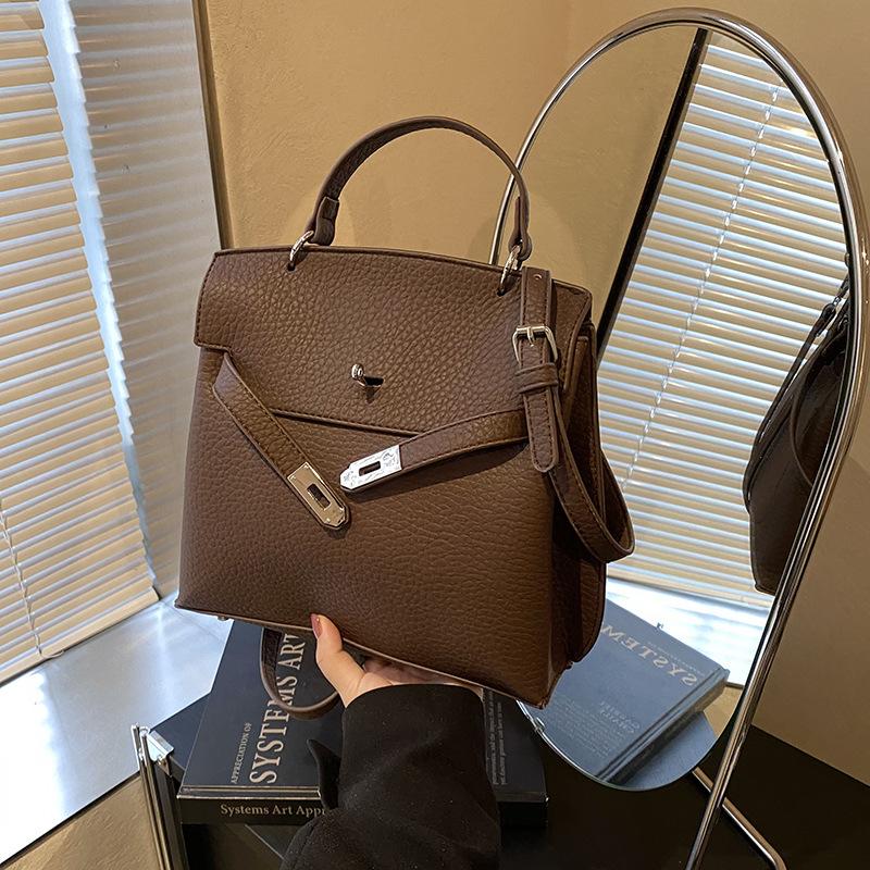 Premium retro bag women s new winter versatile messenger bag fashionable portable small square bag
Premium retro bag women s new winter versatile messenger bag fashionable portable small square bag