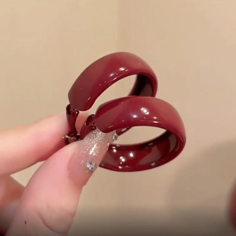 Silver Needle Red Rhombus Earrings - Light Luxury, High-End Fashion, Versatile Design, Simple and Niche Ear Hoops.
Silver Needle Red Rhombus Earrings - Light Luxury, High-End Fashion, Versatile Design, Simple and Niche Ear Hoops.