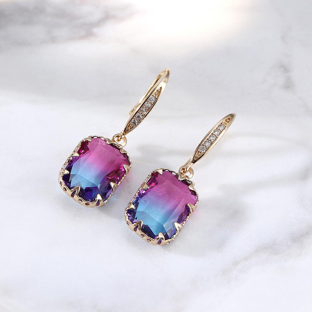 Позолоченные женские серьги SODROV с фиолетовыми кристаллами и цирконием
Позолоченные женские серьги SODROV с фиолетовыми кристаллами и цирконием