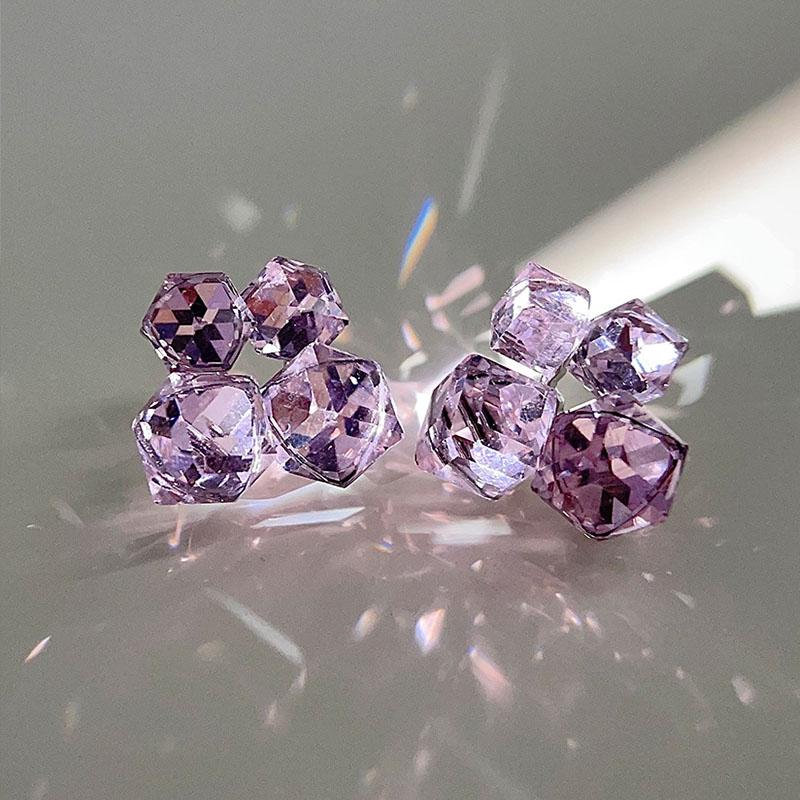 New Dazzling Square Women s Stud Earrings Shiny Purple Crystal Bling Simple Earrings for Female Party Ear Y2K Jewelry
New Dazzling Square Women s Stud Earrings Shiny Purple Crystal Bling Simple Earrings for Female Party Ear Y2K Jewelry