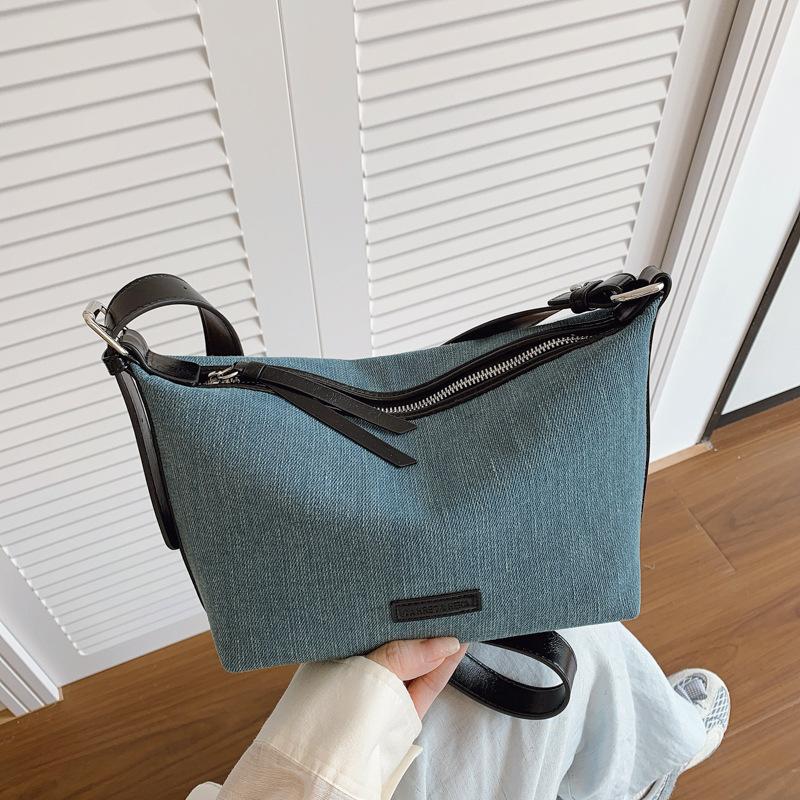Large capacity bag women s new niche fashion dumpling bag high-end single shoulder messenger bag чорний
Large capacity bag women s new niche fashion dumpling bag high-end single shoulder messenger bag чорний