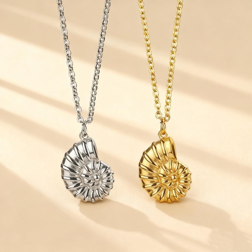 Stylish Seashell Pendant Necklace for Women - Elegant Titanium Steel Sunflower Design Clavicle Chain Jewelry Steel Color
Stylish Seashell Pendant Necklace for Women - Elegant Titanium Steel Sunflower Design Clavicle Chain Jewelry Steel Color