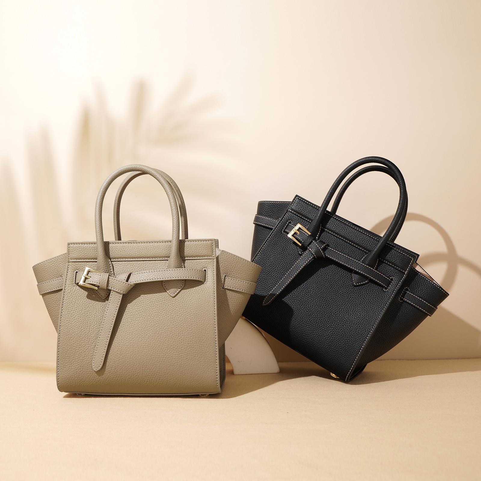 Premium first layer cowhide large capacity solid color leather tote bag wing bag textured cowhide bag portable commuter bag
Premium first layer cowhide large capacity solid color leather tote bag wing bag textured cowhide bag portable commuter bag
