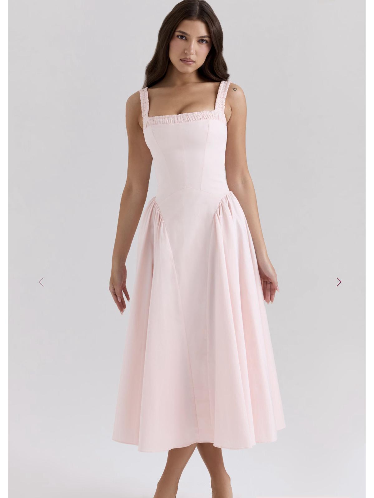 Жіноча рожева вечірня сукня з рюшами та квадратним вирізом, слінгом та високою талією, в європейському та американському стилі S
Жіноча рожева вечірня сукня з рюшами та квадратним вирізом, слінгом та високою талією, в європейському та американському стилі S