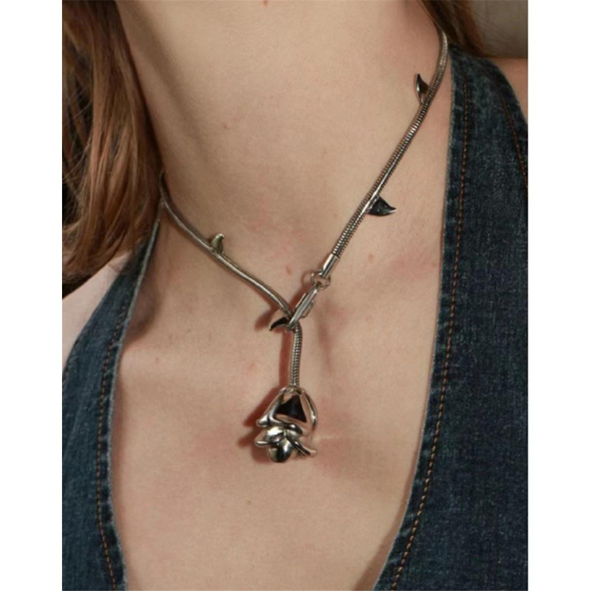 Tooxika Metal Thorn Rose Flower Pendant Necklace Personality Temperament Cold Wind Collarbone Chain Female
Tooxika Metal Thorn Rose Flower Pendant Necklace Personality Temperament Cold Wind Collarbone Chain Female