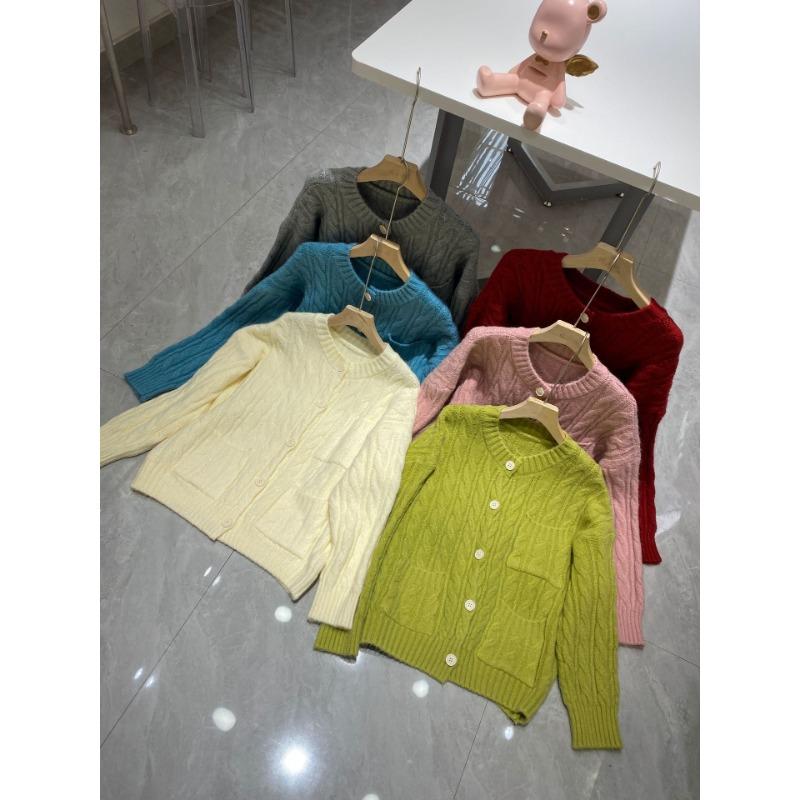 Вязаный кардиган в стиле ретро с косами для женского осенне-зимнего сезона, новый высококлассный, нежный, мягкий, восковой свитер-жакет для женщин One size зелёный
Вязаный кардиган в стиле ретро с косами для женского осенне-зимнего сезона, новый высококлассный, нежный, мягкий, восковой свитер-жакет для женщин One size зелёный