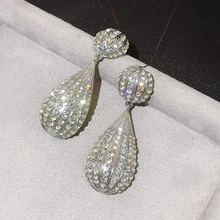 Fashionable, Light Luxury, High-end, Three-dimensional Elliptical Water Droplet Hot Air Balloon Earrings, Socialite Style Earrings for Women срібний
Fashionable, Light Luxury, High-end, Three-dimensional Elliptical Water Droplet Hot Air Balloon Earrings, Socialite Style Earrings for Women срібний