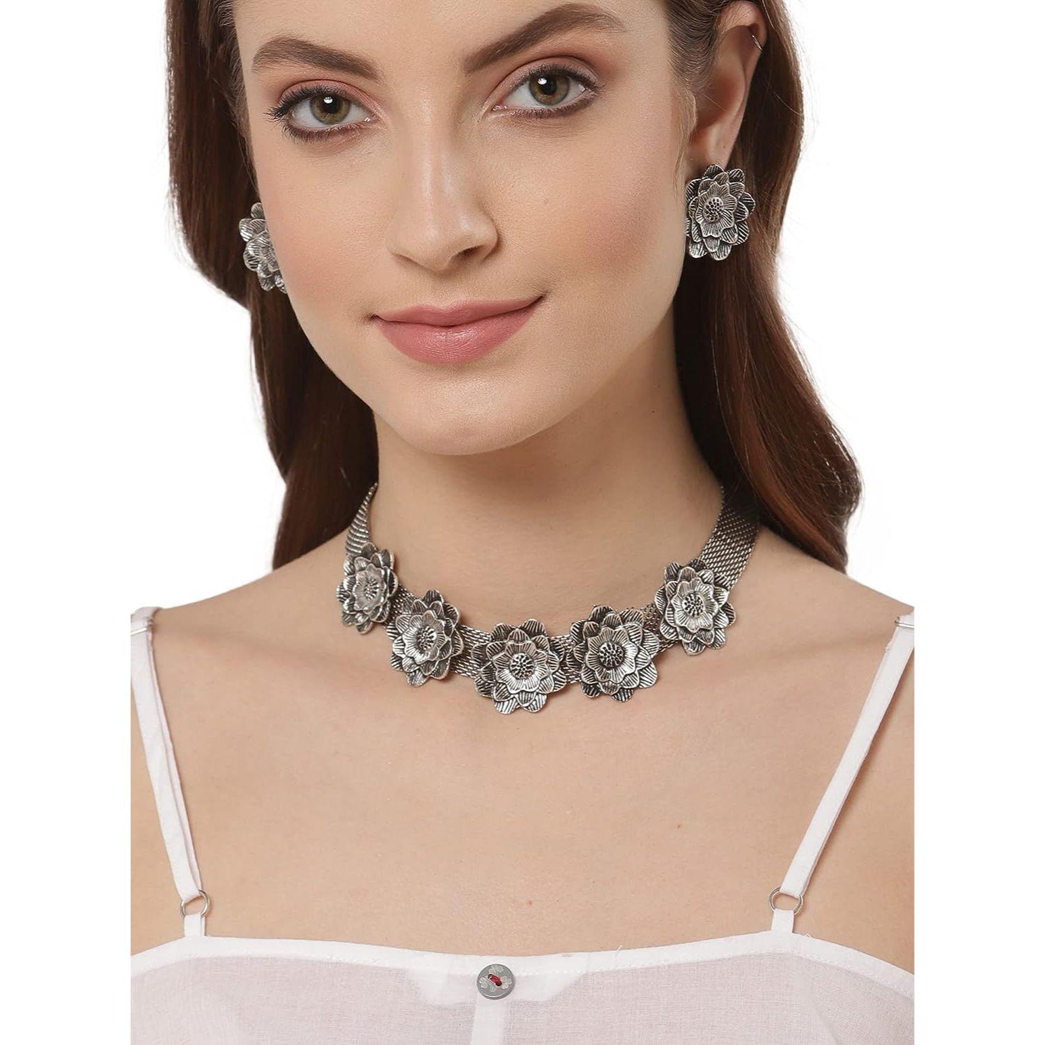 Shining Diva Fashion Последний стильный традиционный набор украшений из окисленного серебра для женщин
Shining Diva Fashion Последний стильный традиционный набор украшений из окисленного серебра для женщин