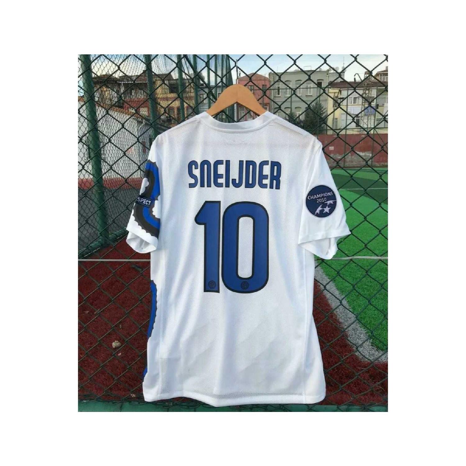 Джерси Финала Лиги Чемпионов Интер 2010 с драконом Уэсли Снейдера
Джерси Финала Лиги Чемпионов Интер 2010 с драконом Уэсли Снейдера