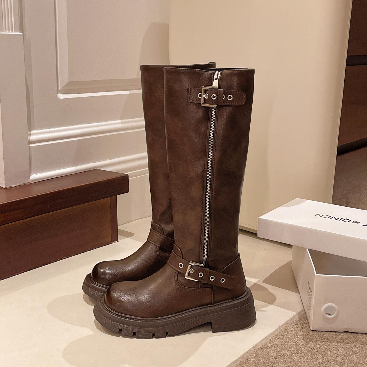 Ботинки высокие рыцарские с пряжкой-заклепкой Женские осенние 25 Новые с боковой молнией Ботинки-локомотивы Мартин до колена Женские ботинки 40 коричневый
Ботинки высокие рыцарские с пряжкой-заклепкой Женские осенние 25 Новые с боковой молнией Ботинки-локомотивы Мартин до колена Женские ботинки 40 коричневый