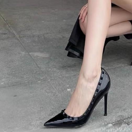 Rivet shoes children pointed head shallow mouth single shoes women s thick heel thin heel 2025 new black medium heel women s high heels willow 34
Rivet shoes children pointed head shallow mouth single shoes women s thick heel thin heel 2025 new black medium heel women s high heels willow 34