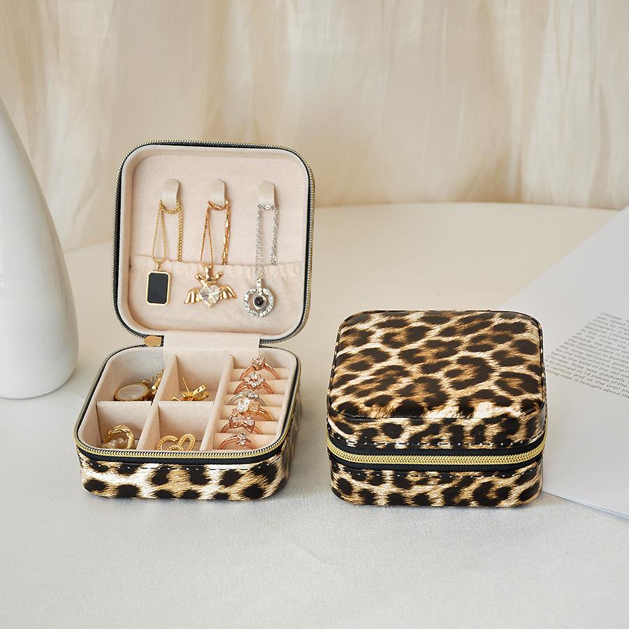 Leopard Pattern Portable Jewelry Box Small Travel Jewelry Storage Case for Earrings Rings Necklaces Jewelry Organizer for Daily Use
Leopard Pattern Portable Jewelry Box Small Travel Jewelry Storage Case for Earrings Rings Necklaces Jewelry Organizer for Daily Use