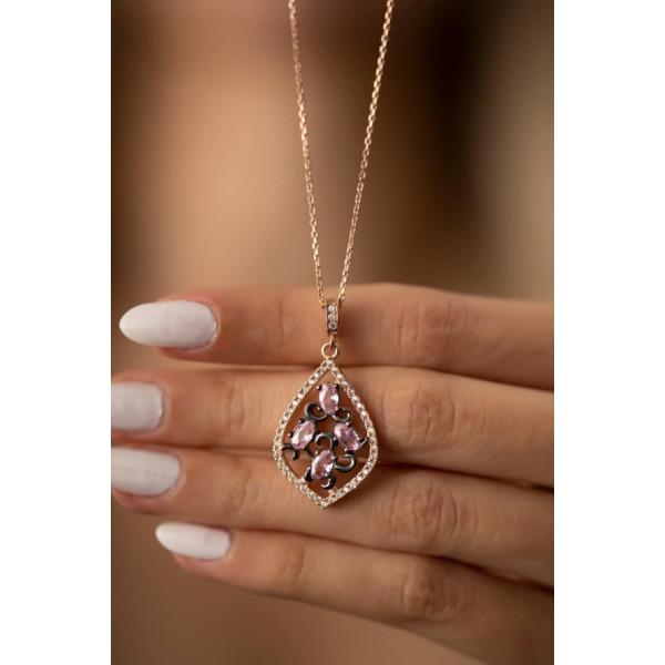 Итальянское серебряное колье модели Cube с розовым покрытием 
Итальянское серебряное колье модели Cube с розовым покрытием